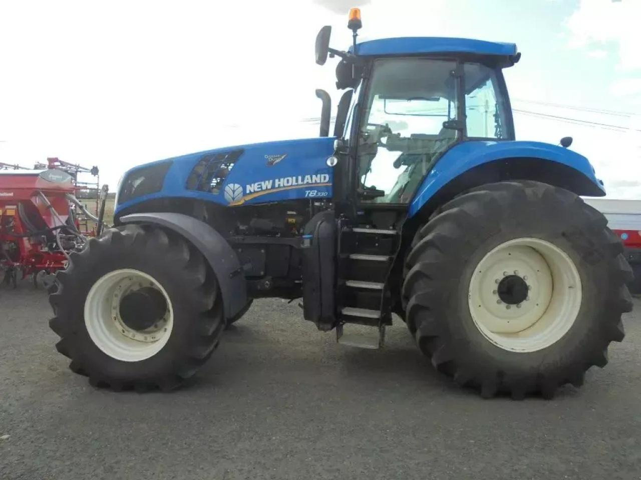 New Holland t8.330 - Трактор: снимка 5 New Holland t8.330 - Трактор: снимка 5