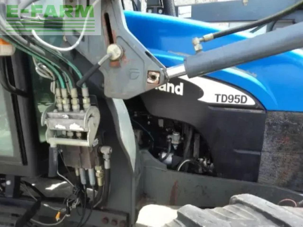 New Holland td 95 d D - Трактор: снимка 5 New Holland td 95 d D - Трактор: снимка 5
