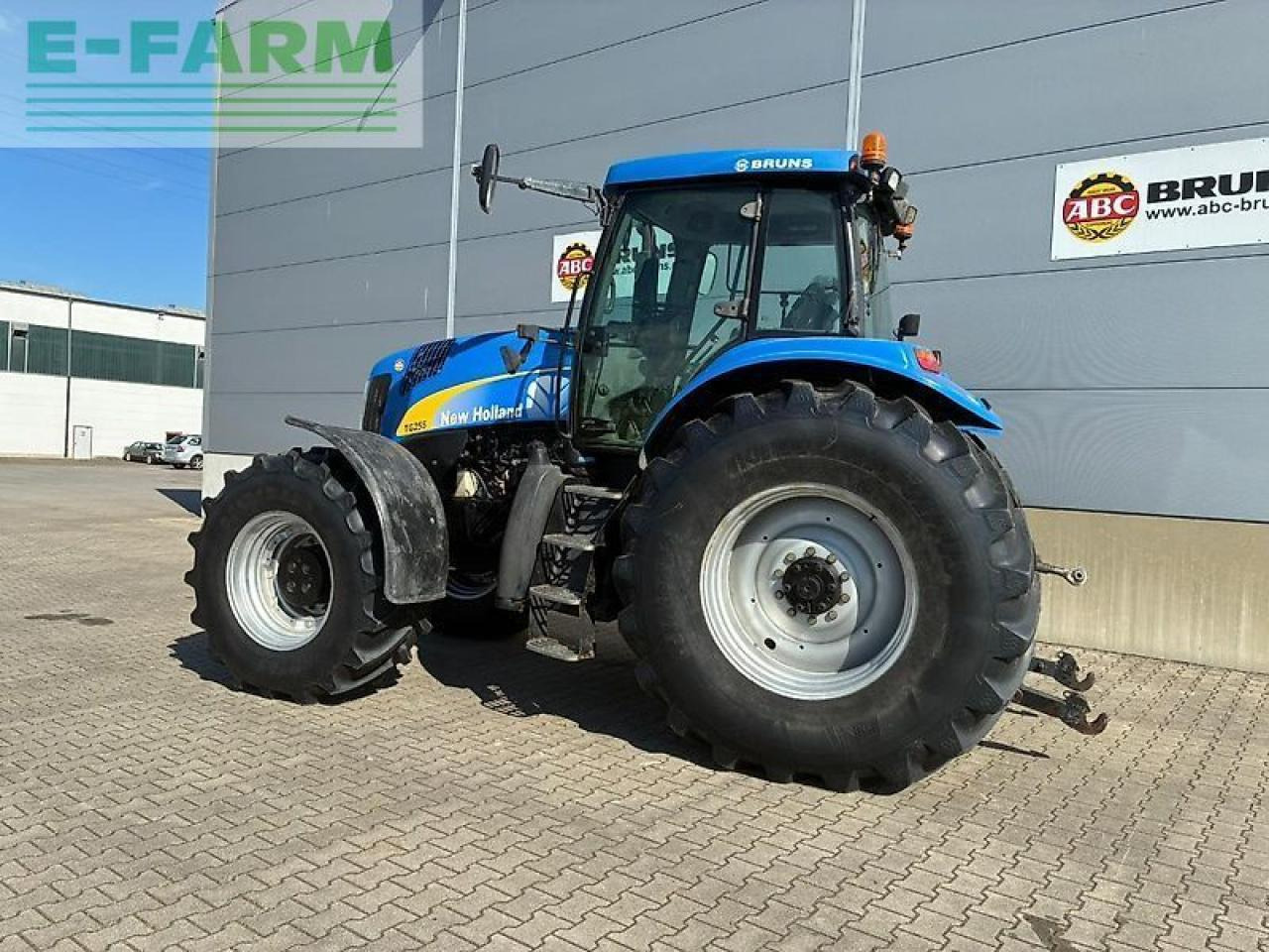 New Holland tg 255 - Трактор: снимка 2 New Holland tg 255 - Трактор: снимка 2
