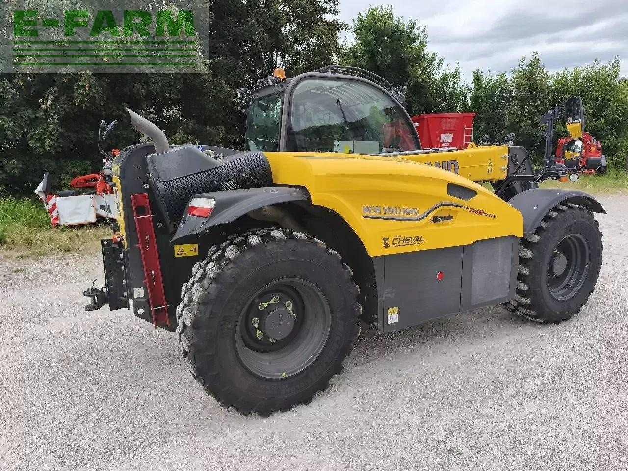 New Holland th 7.42 elite - Телескопичен товарач: снимка 3 New Holland th 7.42 elite - Телескопичен товарач: снимка 3