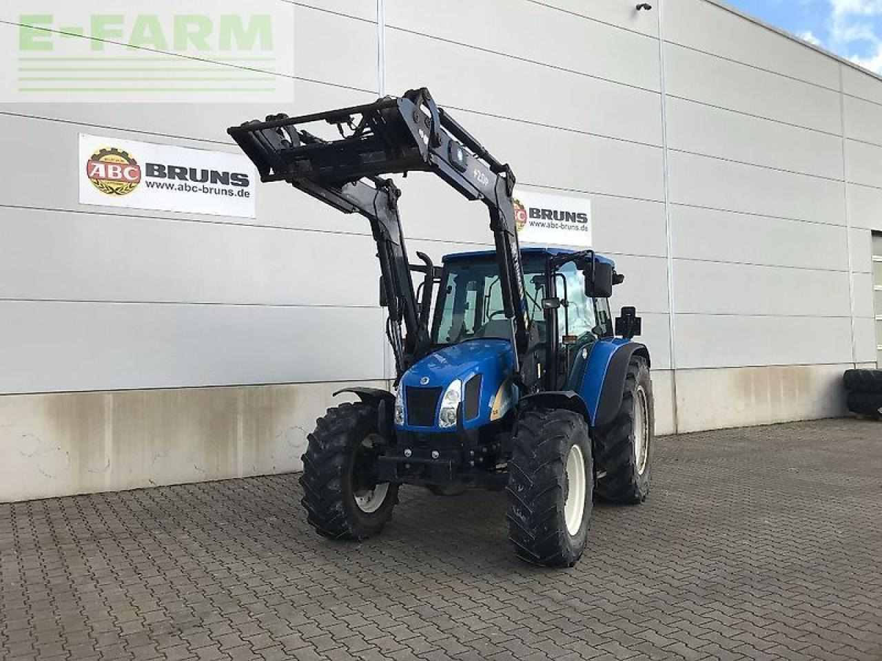 New Holland tl 90 a dt A - Трактор: снимка 1 New Holland tl 90 a dt A - Трактор: снимка 1