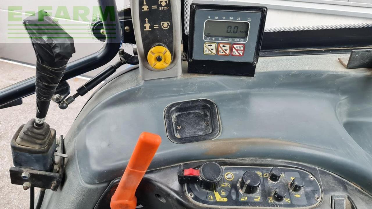 New Holland tl100 (4wd) - Трактор: снимка 3 New Holland tl100 (4wd) - Трактор: снимка 3