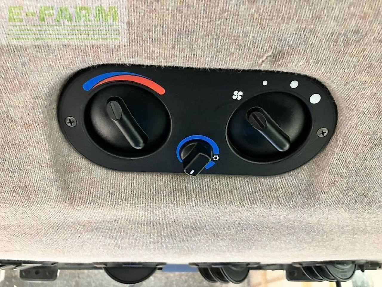 Трактор New Holland tl100a (4wd) A: снимка 14