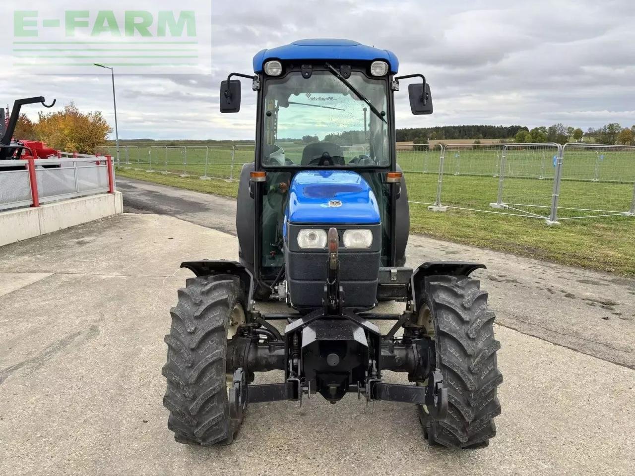 New Holland tn 85 fa dt supersteer - Трактор: снимка 3 New Holland tn 85 fa dt supersteer - Трактор: снимка 3