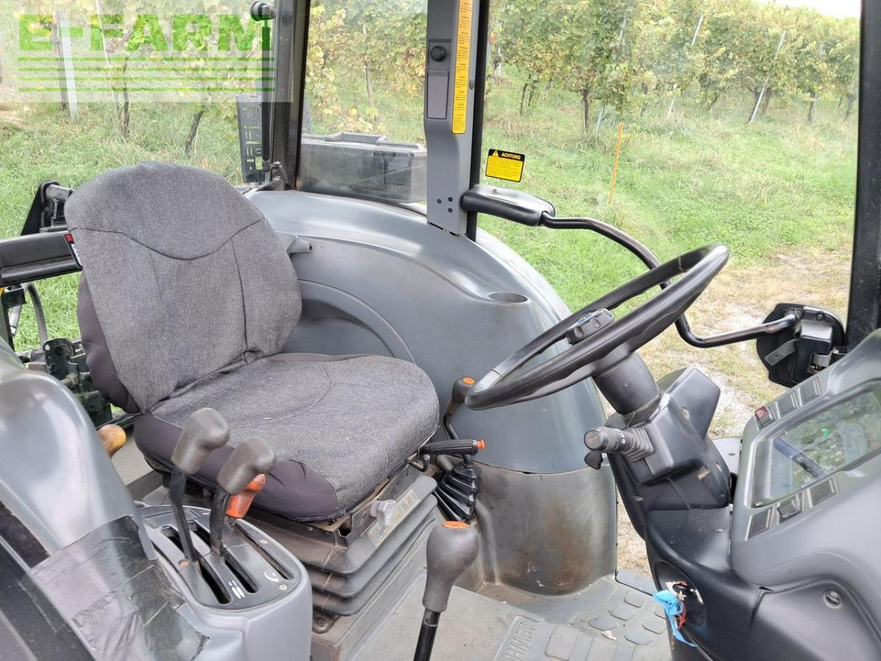 New Holland tn-d 70 D - Трактор: снимка 3 New Holland tn-d 70 D - Трактор: снимка 3