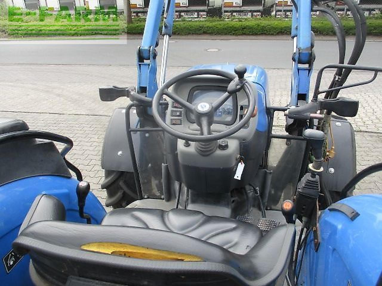New Holland tn70 a niedrige bauhöhe - Трактор: снимка 5 New Holland tn70 a niedrige bauhöhe - Трактор: снимка 5