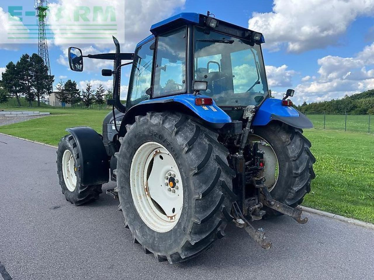 New Holland ts 115 - Трактор: снимка 2 New Holland ts 115 - Трактор: снимка 2
