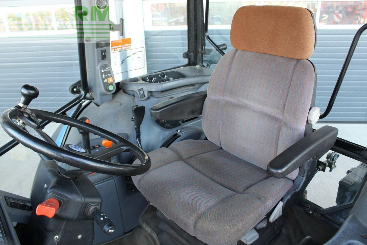 Трактор New Holland ts115: снимка 22 Трактор New Holland ts115: снимка 22