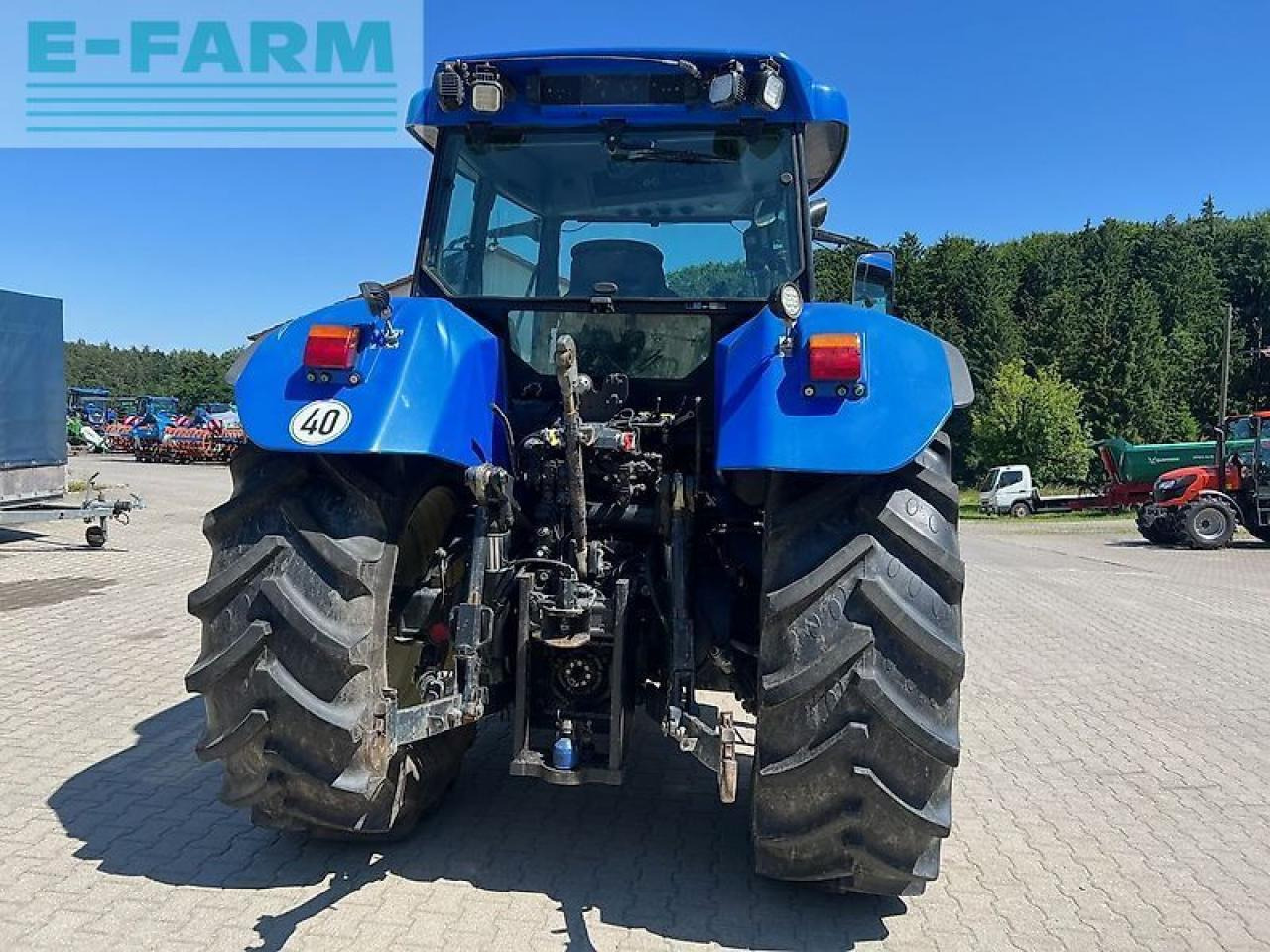 New Holland tvt 135 - Трактор: снимка 3 New Holland tvt 135 - Трактор: снимка 3