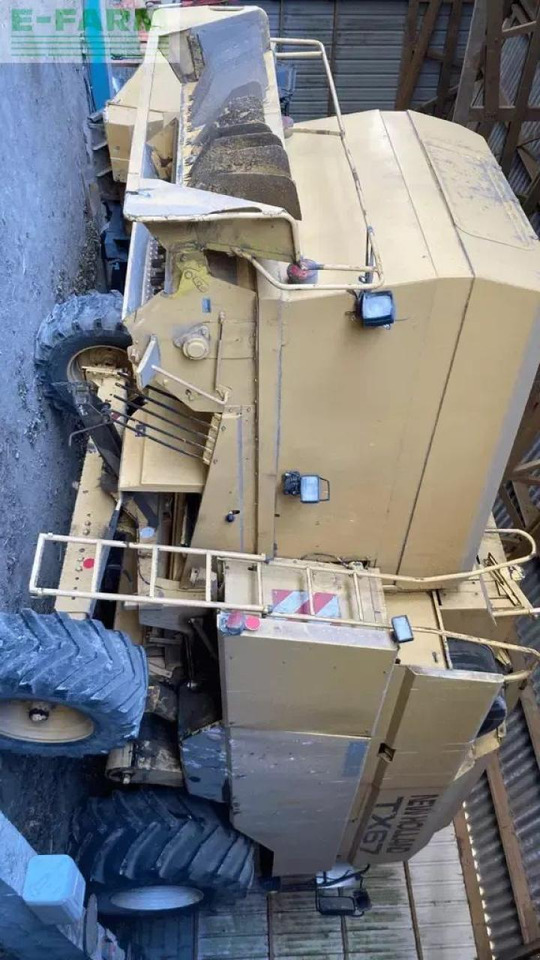 New Holland tx 67 - Зърнокомбайн: снимка 2 New Holland tx 67 - Зърнокомбайн: снимка 2