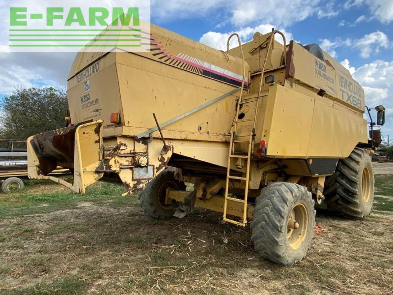 New Holland tx68 plus - Зърнокомбайн: снимка 4 New Holland tx68 plus - Зърнокомбайн: снимка 4