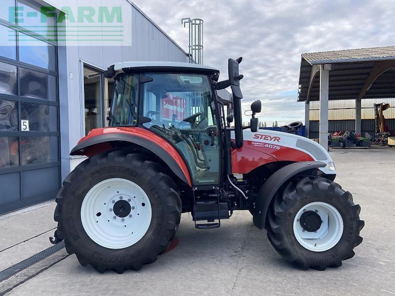 Steyr 4075 kompakt - Трактор: снимка 4 Steyr 4075 kompakt - Трактор: снимка 4