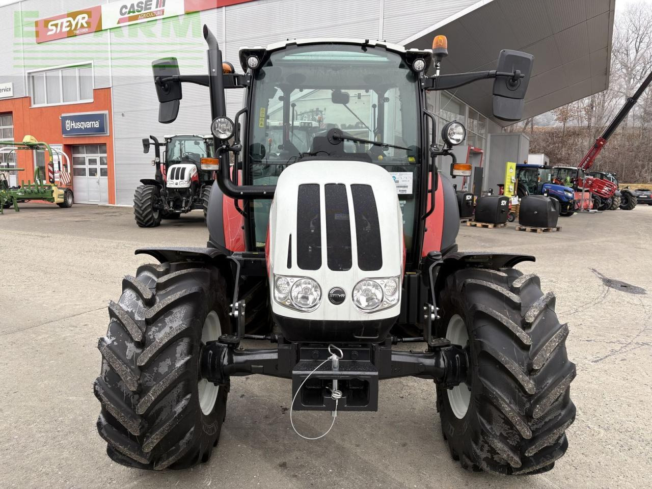 Трактор Steyr 4075 kompakt s (stage v): снимка 7
