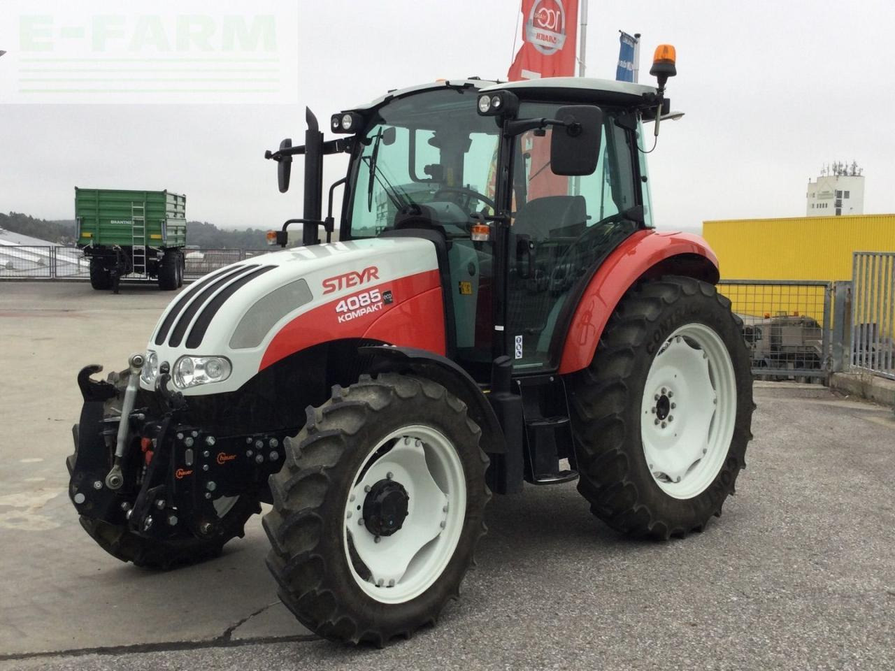 Steyr 4085 Kompakt - Трактор: снимка 1 Steyr 4085 Kompakt - Трактор: снимка 1