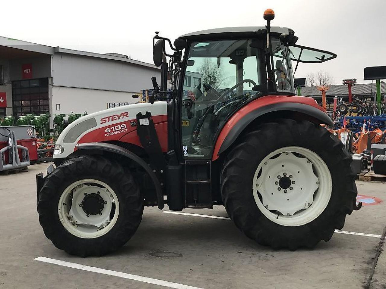 Steyr kompakt 4105 basis - Трактор: снимка 4 Steyr kompakt 4105 basis - Трактор: снимка 4
