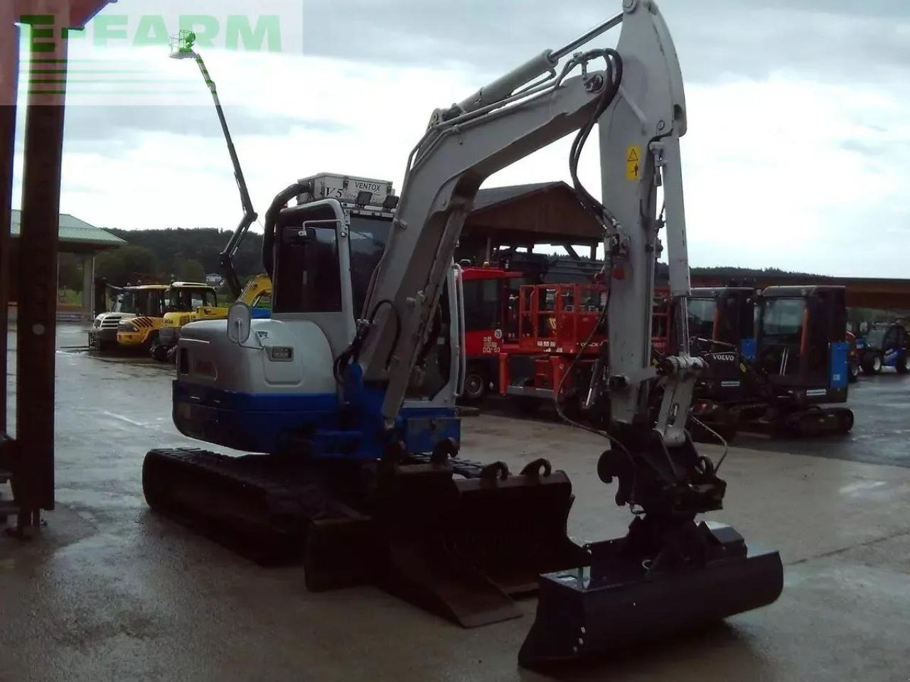 Takeuchi tb 260 ( 5.735kg ) hydr. sw + 3 löffel - Мини багер: снимка 5 Takeuchi tb 260 ( 5.735kg ) hydr. sw + 3 löffel - Мини багер: снимка 5