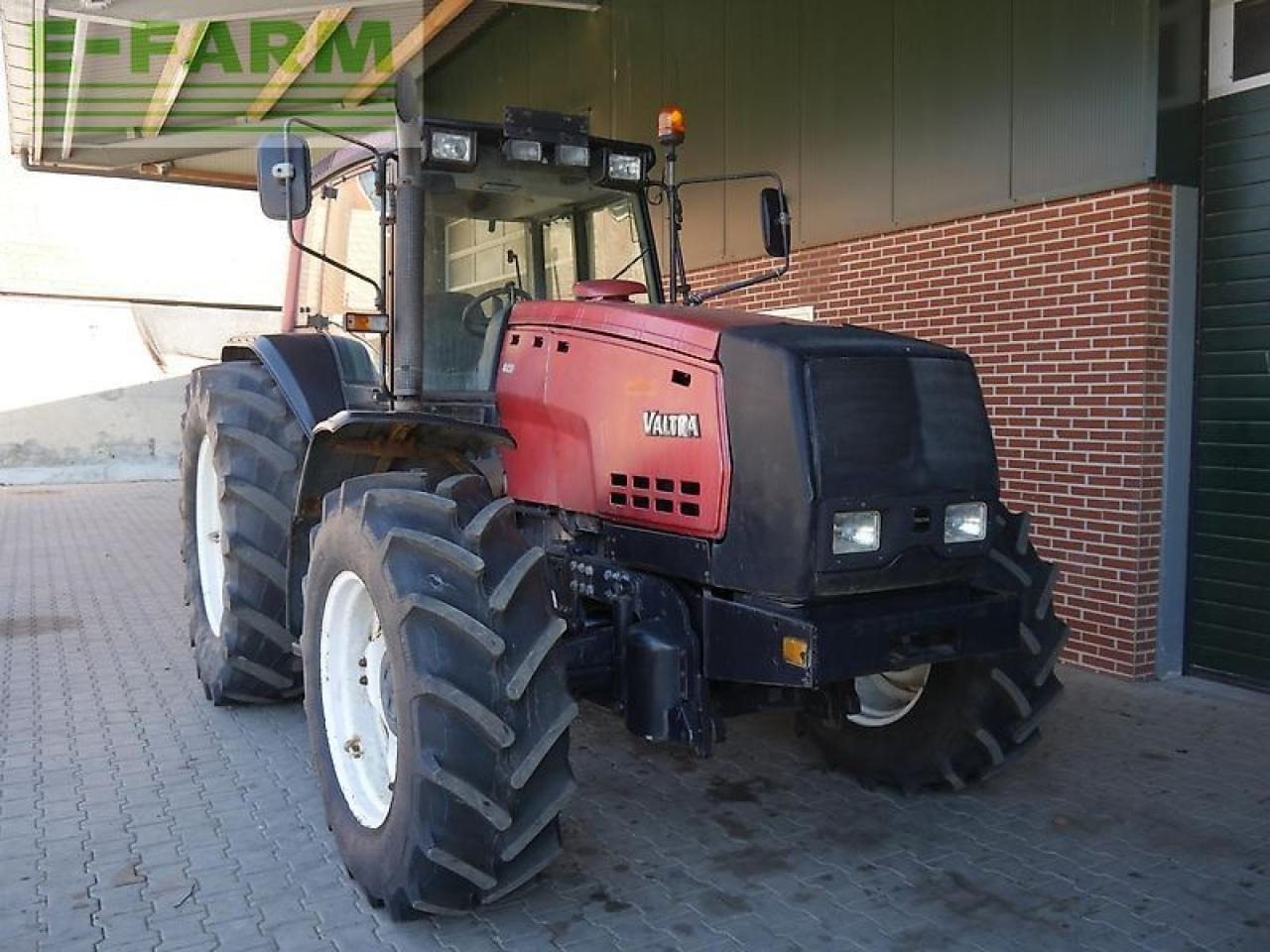 Valtra 8450 - Трактор: снимка 2 Valtra 8450 - Трактор: снимка 2