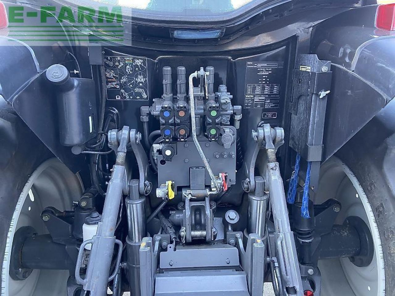 Трактор Valtra a 114: снимка 8 Трактор Valtra a 114: снимка 8