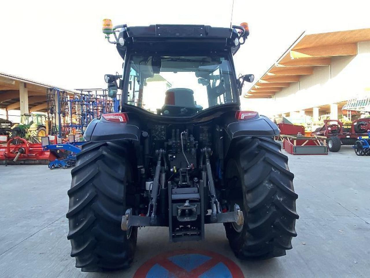 Трактор Valtra a 114: снимка 6 Трактор Valtra a 114: снимка 6