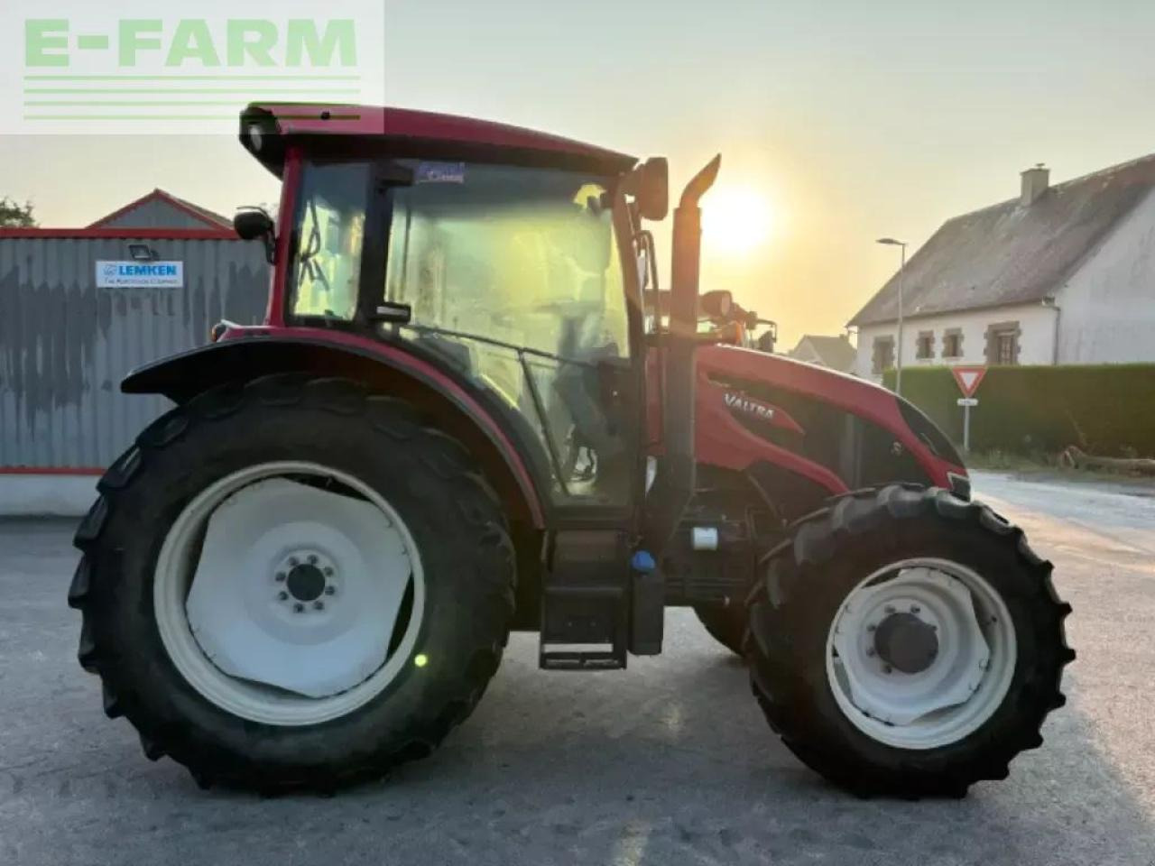 Valtra a104 classic - Трактор: снимка 2 Valtra a104 classic - Трактор: снимка 2