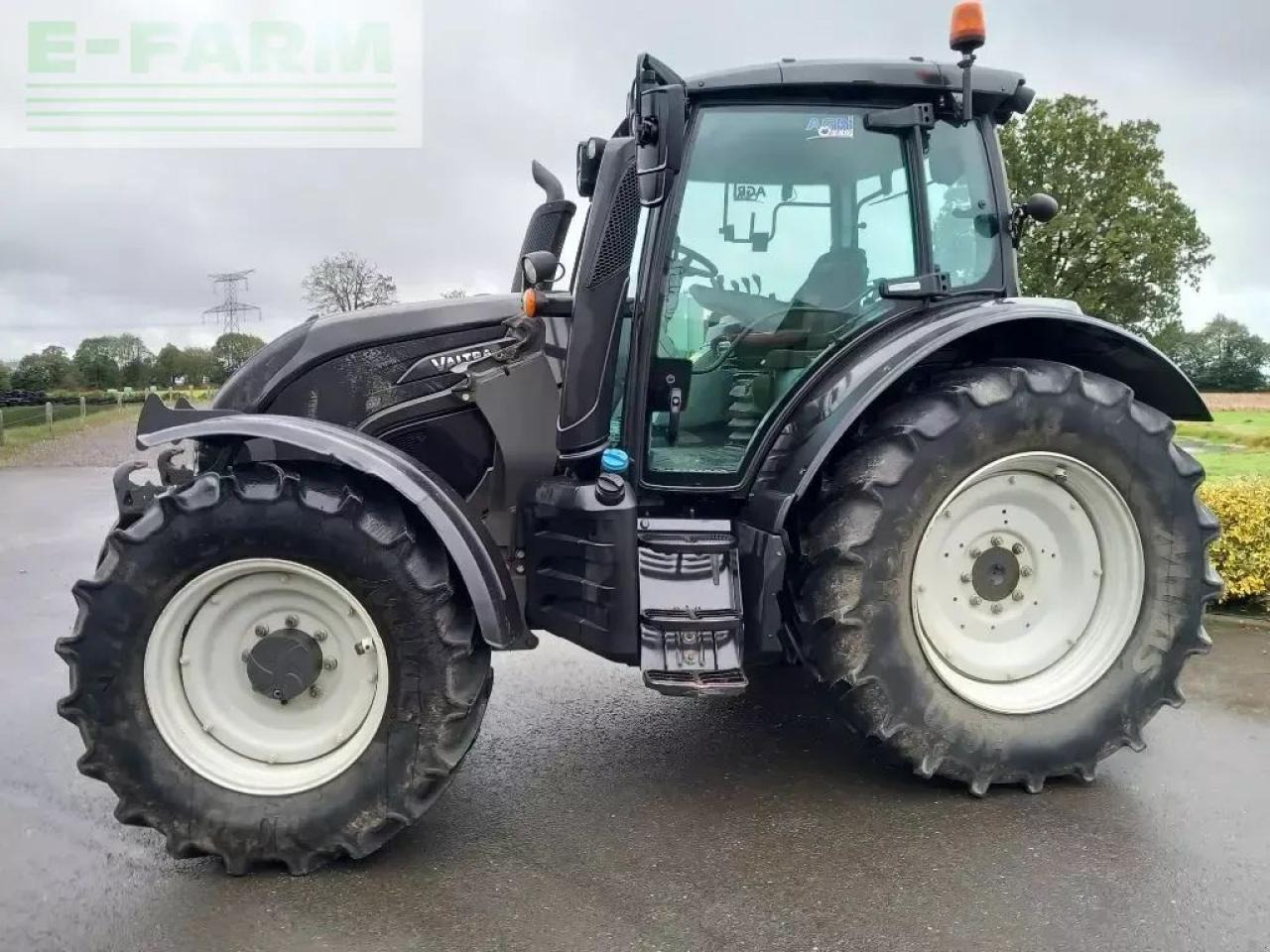 Valtra n 134 hitech HiTech - Трактор: снимка 3 Valtra n 134 hitech HiTech - Трактор: снимка 3