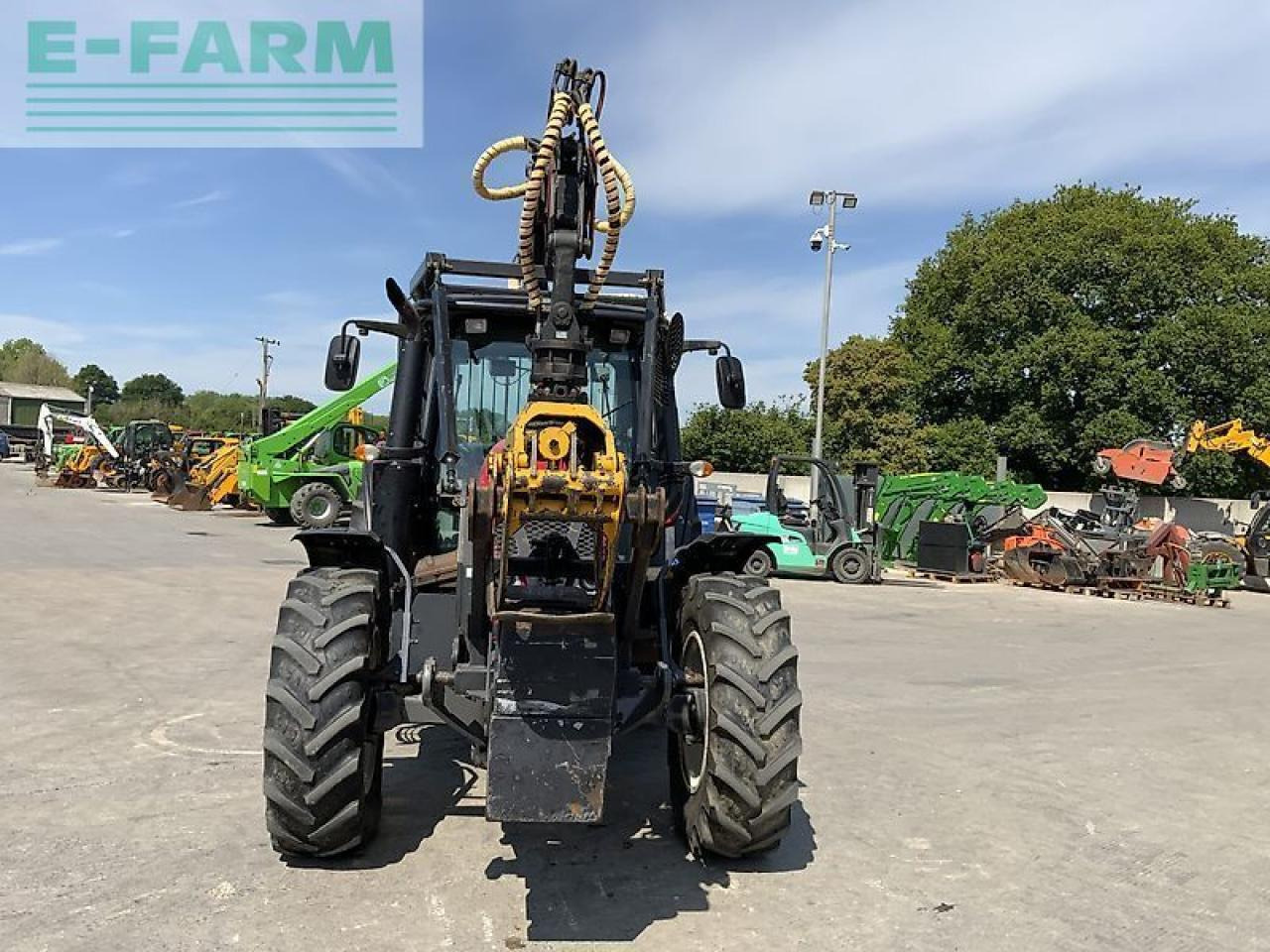 Valtra n123 hi tech tractor with roof mounted botex 560tl crane (st23285) - Трактор: снимка 4 Valtra n123 hi tech tractor with roof mounted botex 560tl crane (st23285) - Трактор: снимка 4