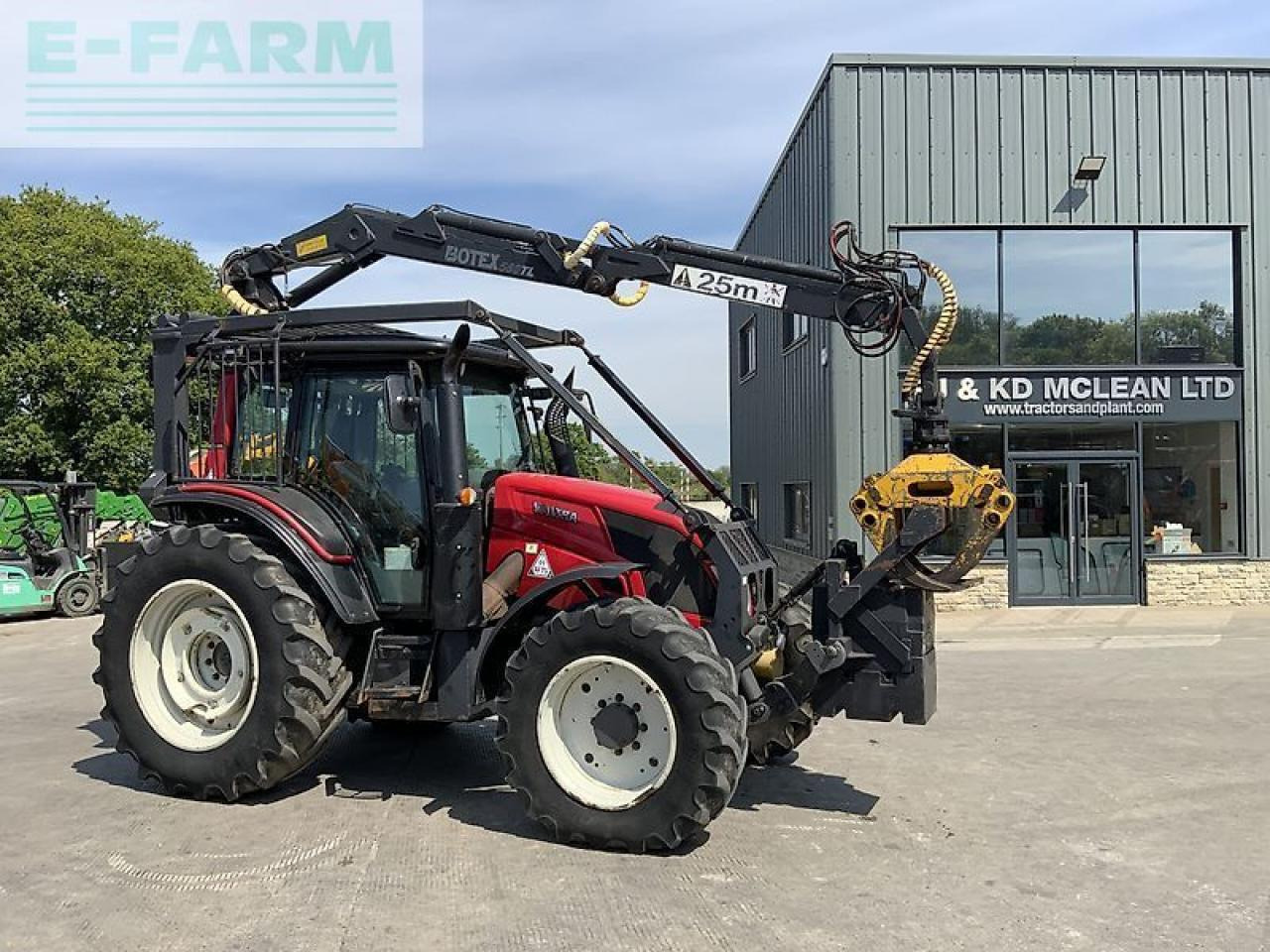 Valtra n123 hi tech tractor with roof mounted botex 560tl crane (st23285) - Трактор: снимка 3 Valtra n123 hi tech tractor with roof mounted botex 560tl crane (st23285) - Трактор: снимка 3