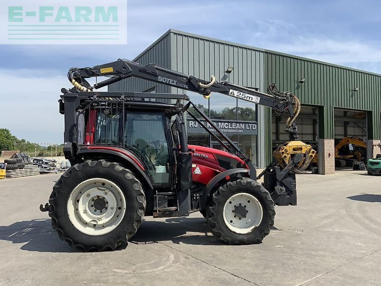 Valtra n123 hi tech tractor with roof mounted botex 560tl crane (st23285) - Трактор: снимка 2 Valtra n123 hi tech tractor with roof mounted botex 560tl crane (st23285) - Трактор: снимка 2