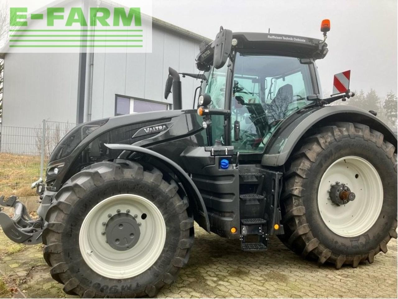 Valtra s324 smarttouch mr19 - Трактор: снимка 2 Valtra s324 smarttouch mr19 - Трактор: снимка 2
