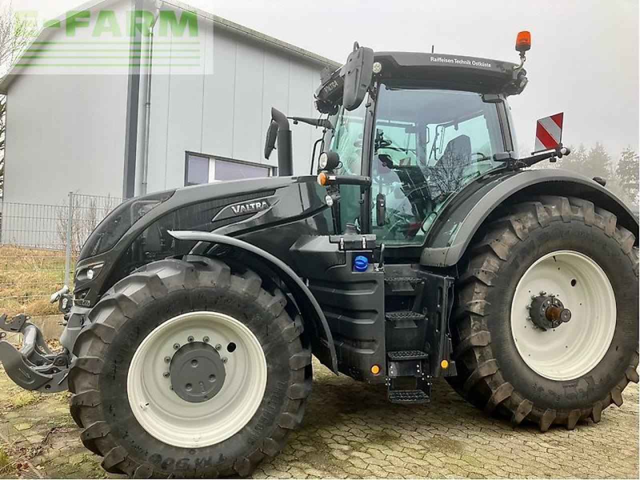 Valtra s324 smarttouch mr19 - Трактор: снимка 2 Valtra s324 smarttouch mr19 - Трактор: снимка 2