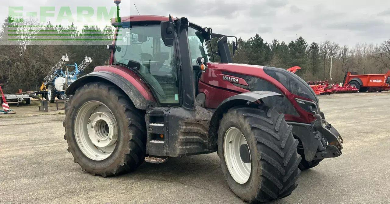 Valtra t 214 v smarttouch - Трактор: снимка 2 Valtra t 214 v smarttouch - Трактор: снимка 2