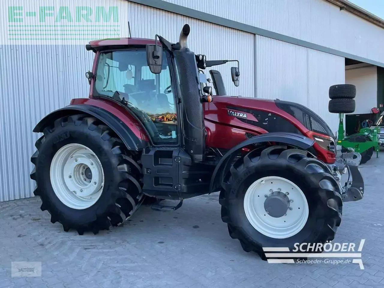 Valtra t 254 v smarttouch - Трактор: снимка 2 Valtra t 254 v smarttouch - Трактор: снимка 2