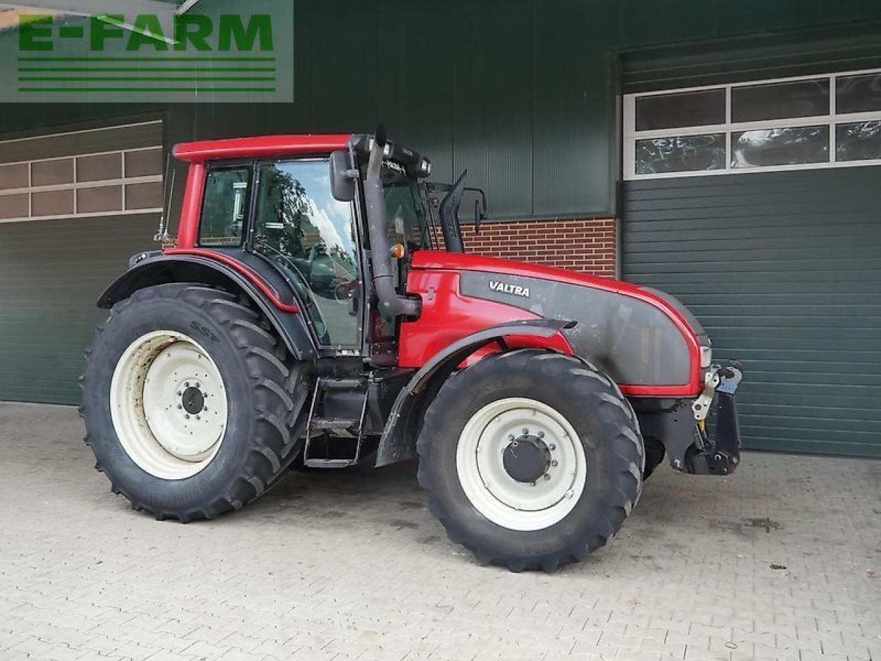 Valtra t151e hitech fzw HiTech - Трактор: снимка 1 Valtra t151e hitech fzw HiTech - Трактор: снимка 1