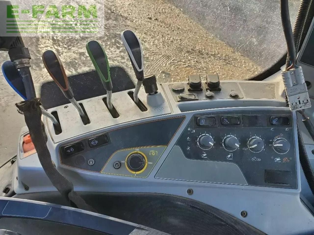 Valtra t214 active *** garantie 1 an ***** Active - Трактор: снимка 2 Valtra t214 active *** garantie 1 an ***** Active - Трактор: снимка 2