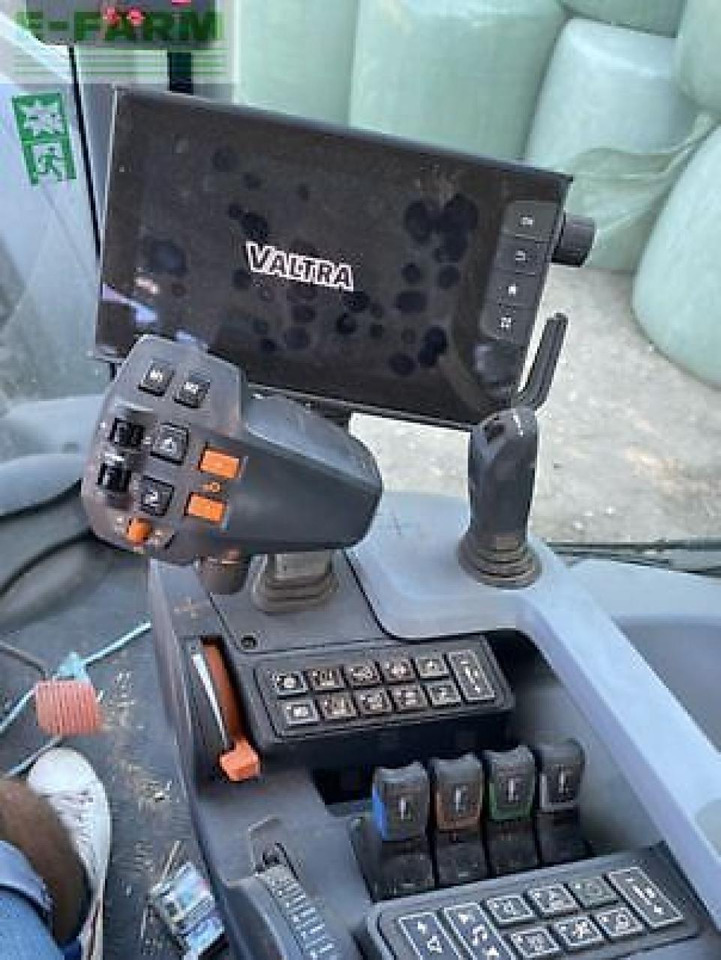 Valtra t235v - Трактор: снимка 4 Valtra t235v - Трактор: снимка 4