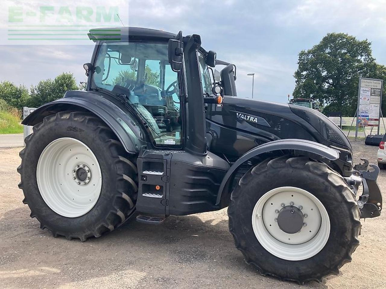 Valtra t254a mr19 - Трактор: снимка 2 Valtra t254a mr19 - Трактор: снимка 2