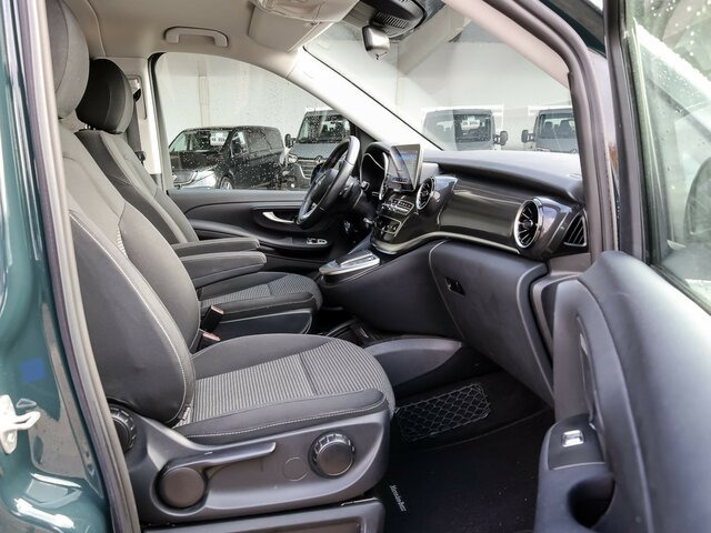 MERCEDES-BENZ EQV 300 lang,7Sitze,2xelektr.Schiebetür,EasyPack... - Пътнически бус, Електрически бус: снимка 4 MERCEDES-BENZ EQV 300 lang,7Sitze,2xelektr.Schiebetür,EasyPack... - Пътнически бус, Електрически бус: снимка 4