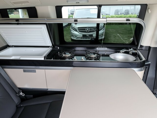 Кемпер ван MERCEDES-BENZ V 300 Marco Polo,Allrad,EasyUp,Leder,AHK 2,5To: снимка 7