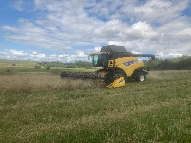 New Holland CR 980 1050er hjul og 30Fod 4 hjulstræk - Зърнокомбайн: снимка 1 New Holland CR 980 1050er hjul og 30Fod 4 hjulstræk - Зърнокомбайн: снимка 1