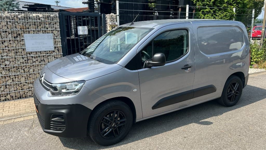 Citroën Berlingo 1.5 Blue HDI, Kasten, 8 Reifen, Klima - Лекотоварен автомобил фургон: снимка 2 Citroën Berlingo 1.5 Blue HDI, Kasten, 8 Reifen, Klima - Лекотоварен автомобил фургон: снимка 2
