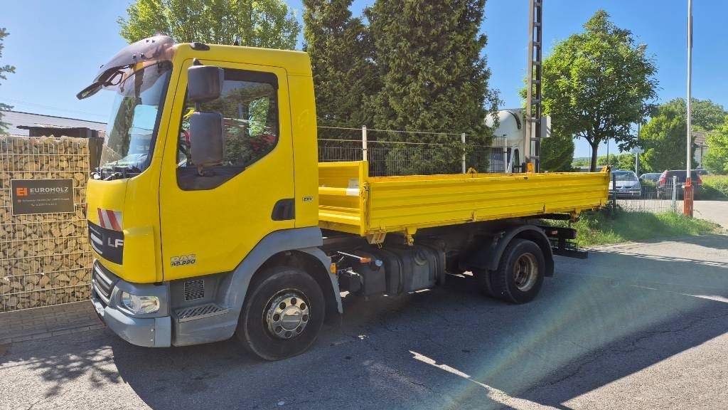 DAF Lkw 3-Seiten-Kipper Meiller 45.220, 2 x AHK, Servo - Самосвал камион: снимка 1 DAF Lkw 3-Seiten-Kipper Meiller 45.220, 2 x AHK, Servo - Самосвал камион: снимка 1