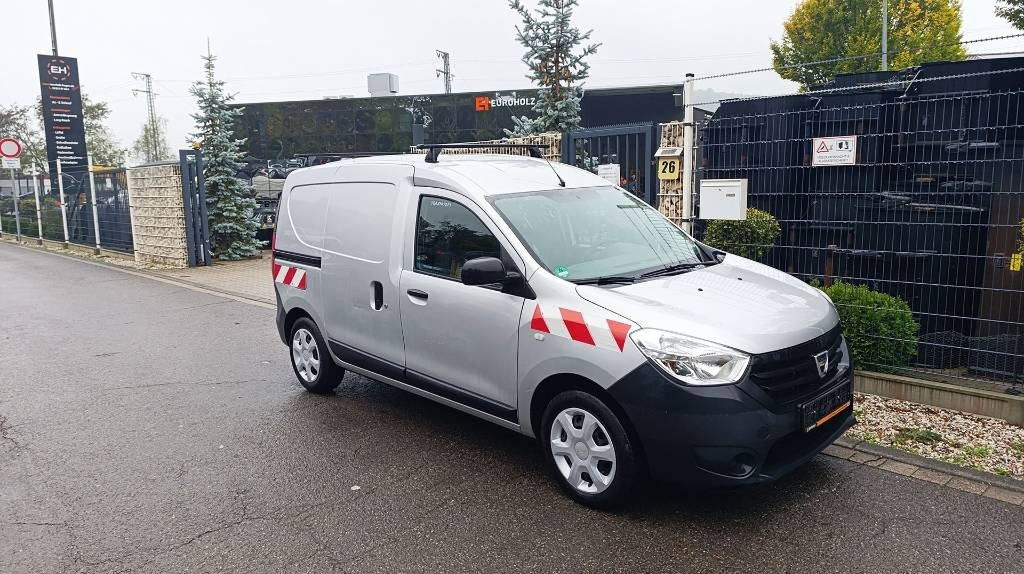 Dacia Dokker Transporter, Kastenwagen, Werkstattschränke - Малък ван: снимка 1 Dacia Dokker Transporter, Kastenwagen, Werkstattschränke - Малък ван: снимка 1