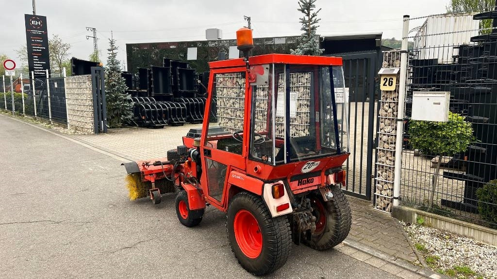 Hako 2300 D Kleintraktor, hyrd. Kehrmaschine, Zapfwelle - Трактор за комунални дейности: снимка 3 Hako 2300 D Kleintraktor, hyrd. Kehrmaschine, Zapfwelle - Трактор за комунални дейности: снимка 3