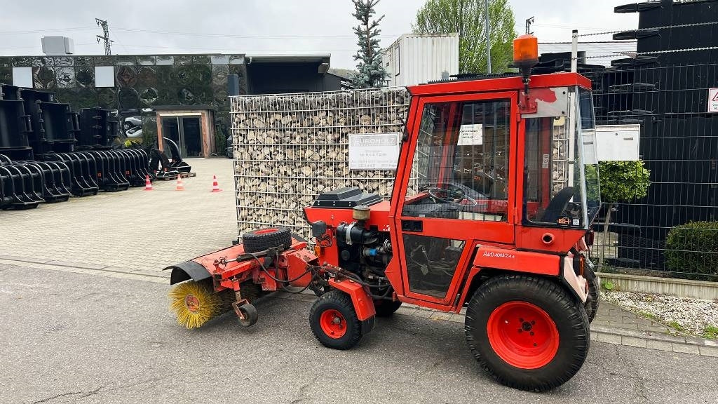Hako 2300 D Kleintraktor, hyrd. Kehrmaschine, Zapfwelle - Трактор за комунални дейности: снимка 5 Hako 2300 D Kleintraktor, hyrd. Kehrmaschine, Zapfwelle - Трактор за комунални дейности: снимка 5