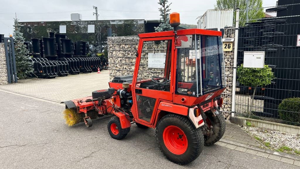 Hako 2300 D Kleintraktor, hyrd. Kehrmaschine, Zapfwelle - Трактор за комунални дейности: снимка 2 Hako 2300 D Kleintraktor, hyrd. Kehrmaschine, Zapfwelle - Трактор за комунални дейности: снимка 2