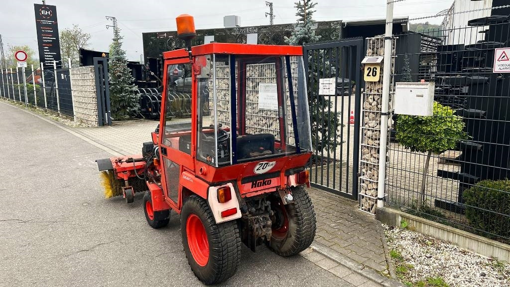 Hako 2300 D Kleintraktor, hyrd. Kehrmaschine, Zapfwelle - Трактор за комунални дейности: снимка 4 Hako 2300 D Kleintraktor, hyrd. Kehrmaschine, Zapfwelle - Трактор за комунални дейности: снимка 4