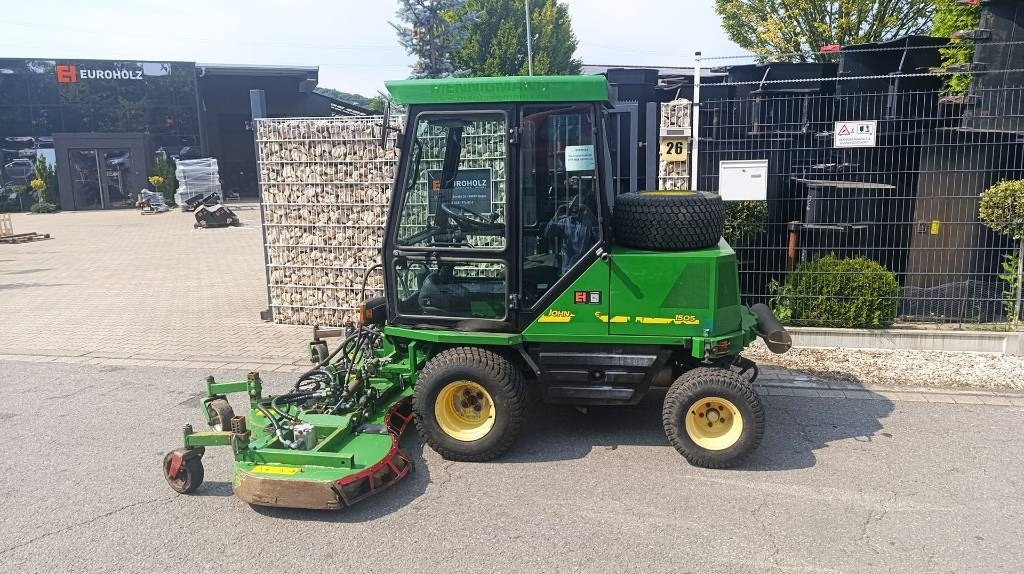 John Deere 1505 vollhydr. Großflächenmäher 3 m Mähwerk Allrad  - Косачка: снимка 5 John Deere 1505 vollhydr. Großflächenmäher 3 m Mähwerk Allrad  - Косачка: снимка 5