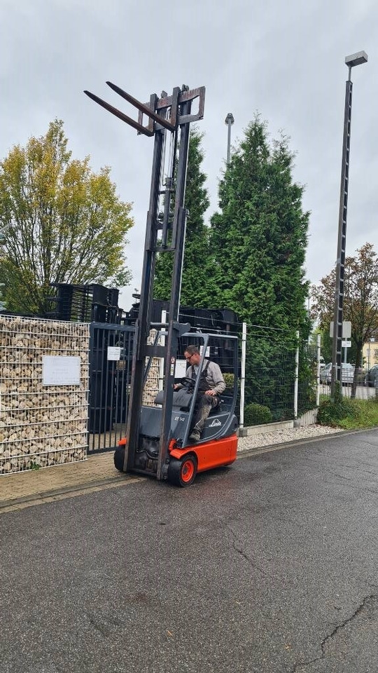 Linde E 14-02, Tripplex bis 4,5 m, Hubkraft 1.400 kg - Електрокар: снимка 1 Linde E 14-02, Tripplex bis 4,5 m, Hubkraft 1.400 kg - Електрокар: снимка 1