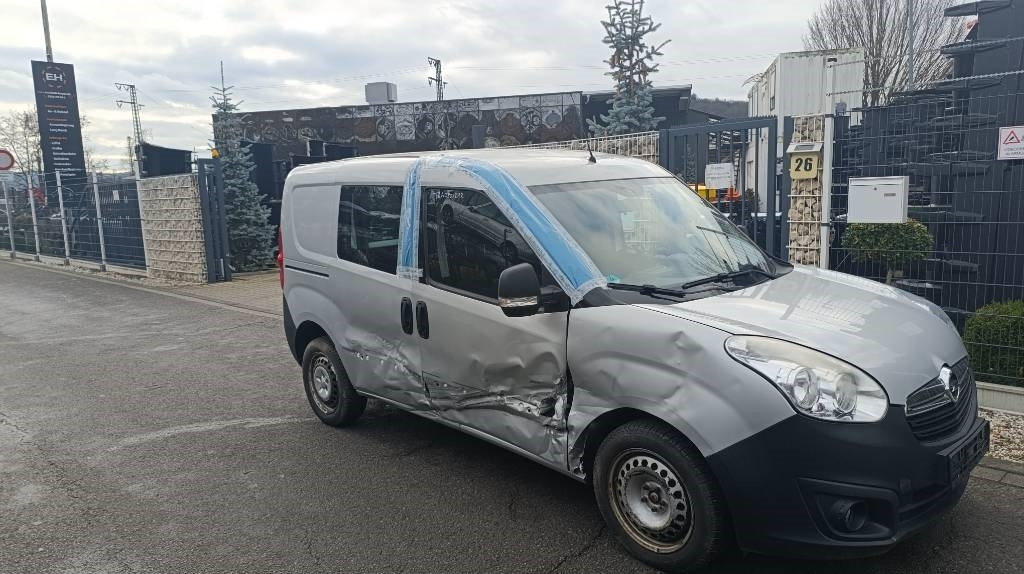 Opel Combo Kastenwagen Transp. Seitenschaden fahrbereit - Лекотоварен автомобил фургон: снимка 1 Opel Combo Kastenwagen Transp. Seitenschaden fahrbereit - Лекотоварен автомобил фургон: снимка 1