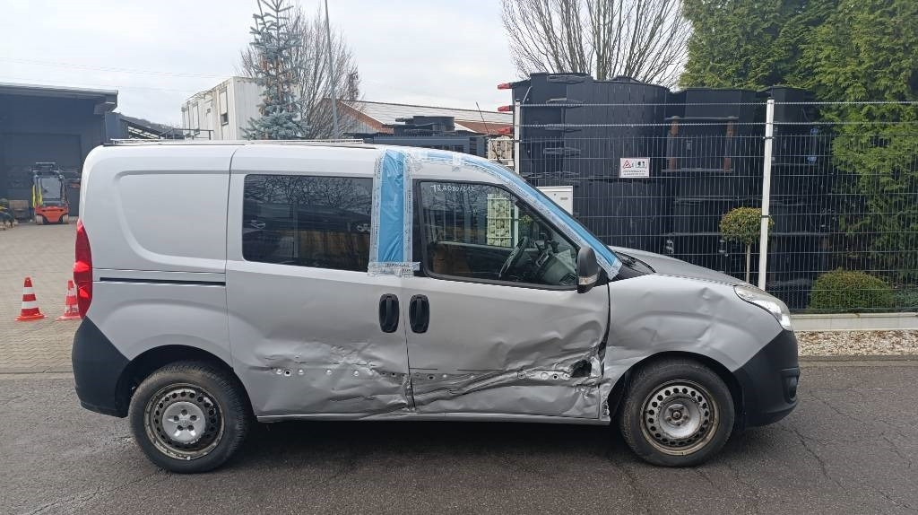 Opel Combo Kastenwagen Transp. Seitenschaden fahrbereit - Лекотоварен автомобил фургон: снимка 4 Opel Combo Kastenwagen Transp. Seitenschaden fahrbereit - Лекотоварен автомобил фургон: снимка 4